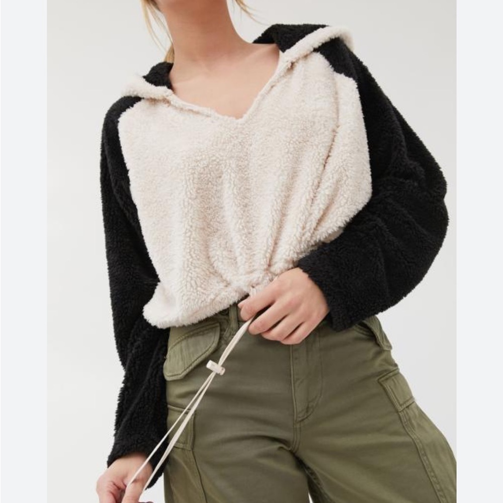 UO Tilly Cozy Faux Fur Hoodie Sweatshirt | Urban Outfitters Mew size S

Bin E